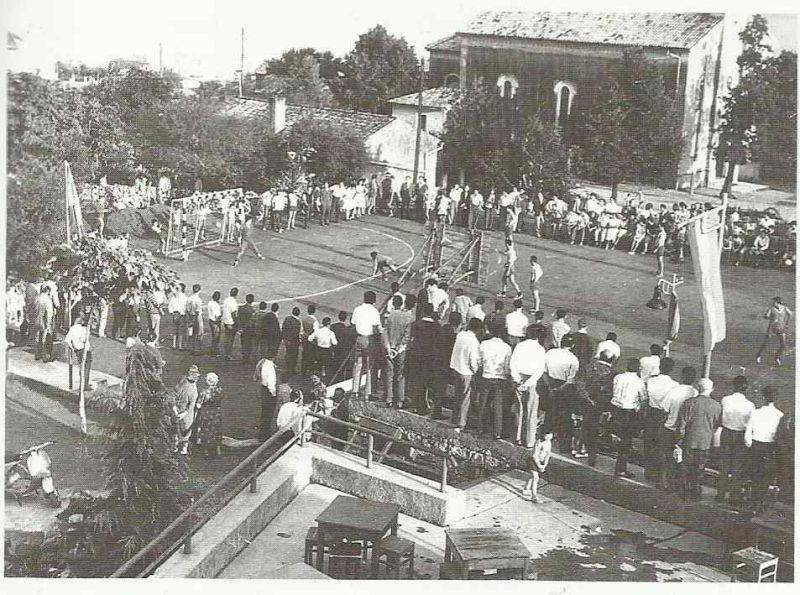 File:Igralište Zamet.jpg